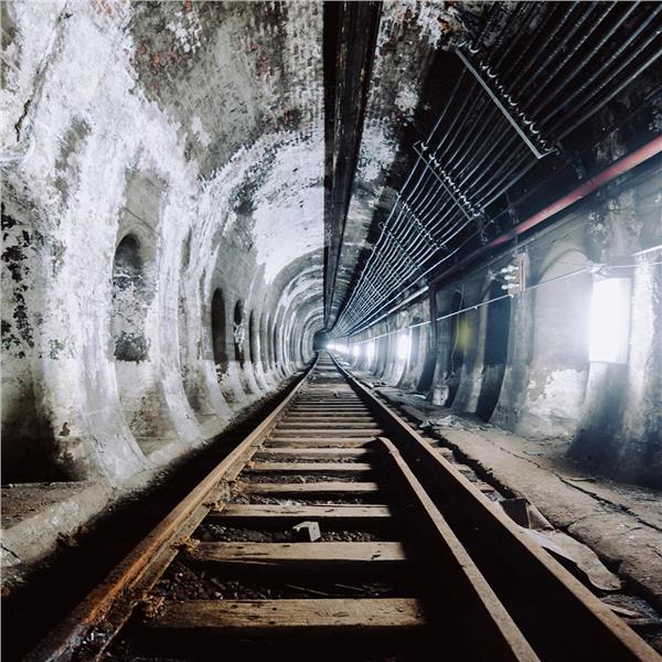 Derinlik Train Tunneli 3D Wallpaper by MywallpaperShop