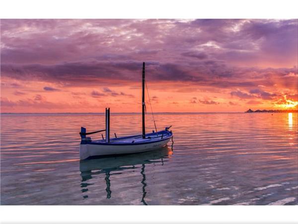 Denizde Sun Sunset and sailboat Tekne Wallpaper by MywallpaperShop